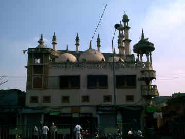 Mosque.jpg (23019 bytes)