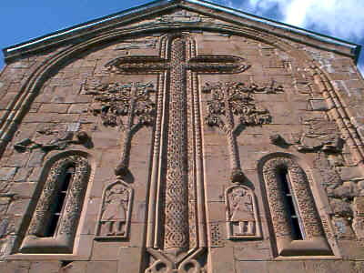 Ananuri facade.jpg (44351 bytes)