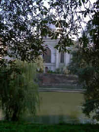 30.jpg (25795 bytes)