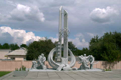 Monument.jpg (33511 bytes)